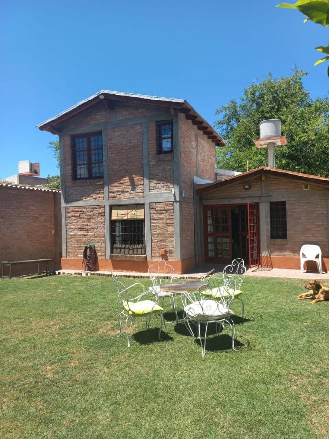 Casa Confortable - Parque Central - Estacionamiento, Patio, 3 Banos, 5 Habitaciones - La Cieneguita Luaran gambar