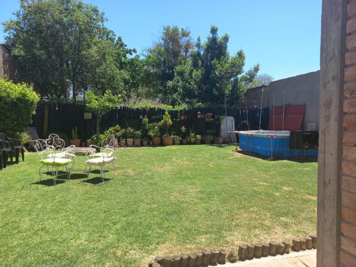 Casa Confortable - Parque Central - Estacionamiento, Patio, 3 Banos, 5 Habitaciones - La Cieneguita Luaran gambar