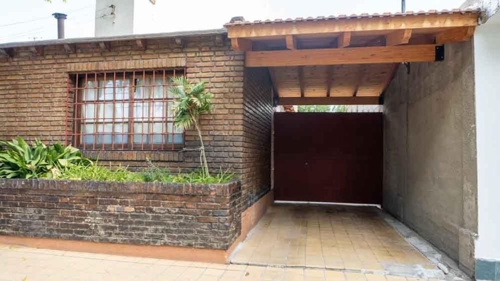 Casa Confortable - Parque Central - Estacionamiento, Patio, 3 Banos, 5 Habitaciones - La Cieneguita Luaran gambar