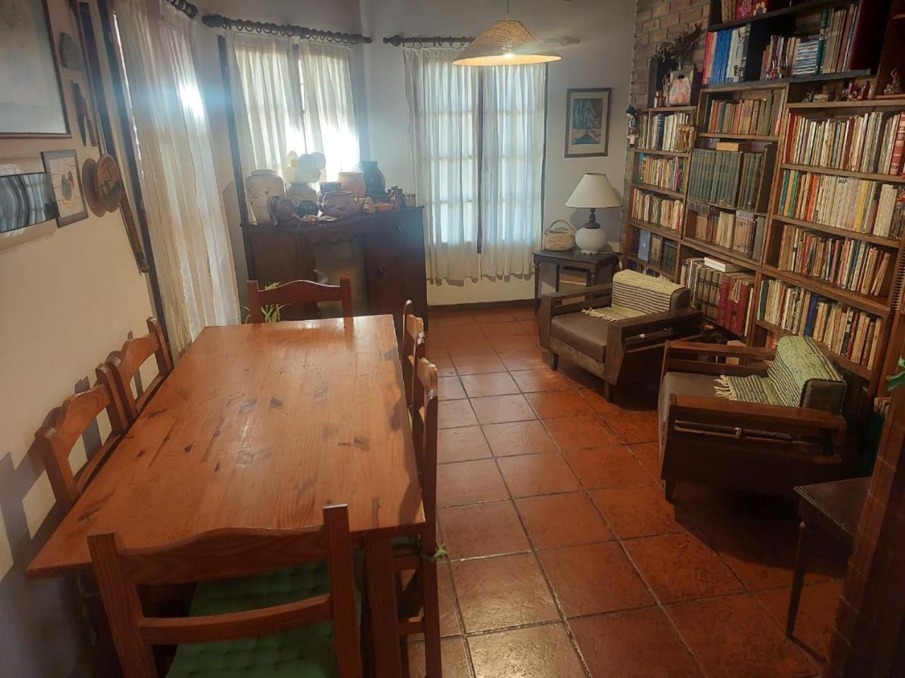 Casa Confortable - Parque Central - Estacionamiento, Patio, 3 Banos, 5 Habitaciones - La Cieneguita Luaran gambar