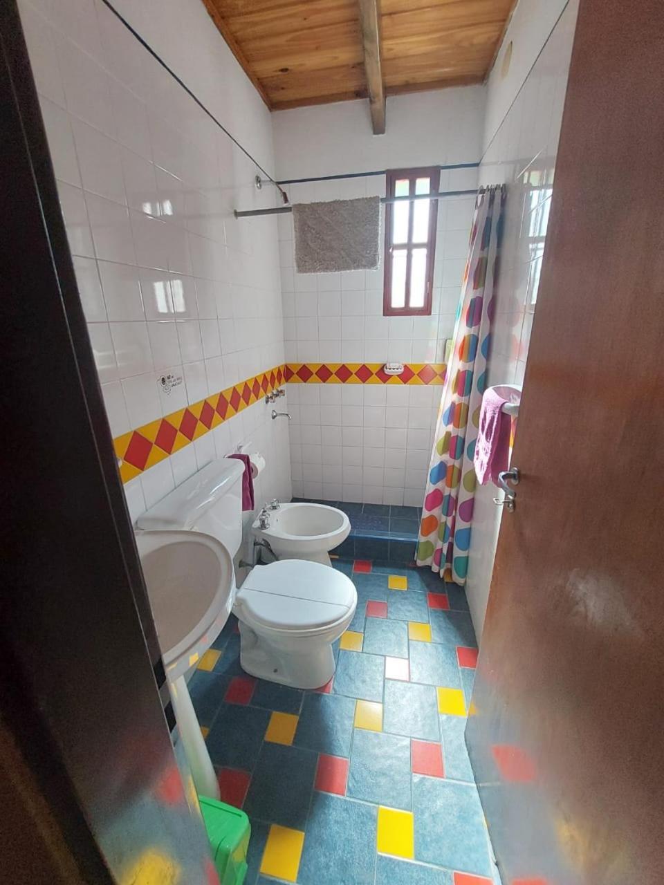Casa Confortable - Parque Central - Estacionamiento, Patio, 3 Banos, 5 Habitaciones - La Cieneguita Luaran gambar